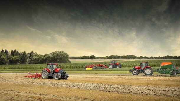 Caseih puma group shot 2007 at 7303682 new 2400 1601