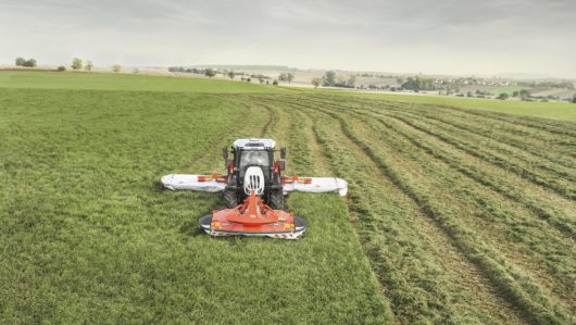 Steyr 6145 kuhn mower 082017 2736 1824